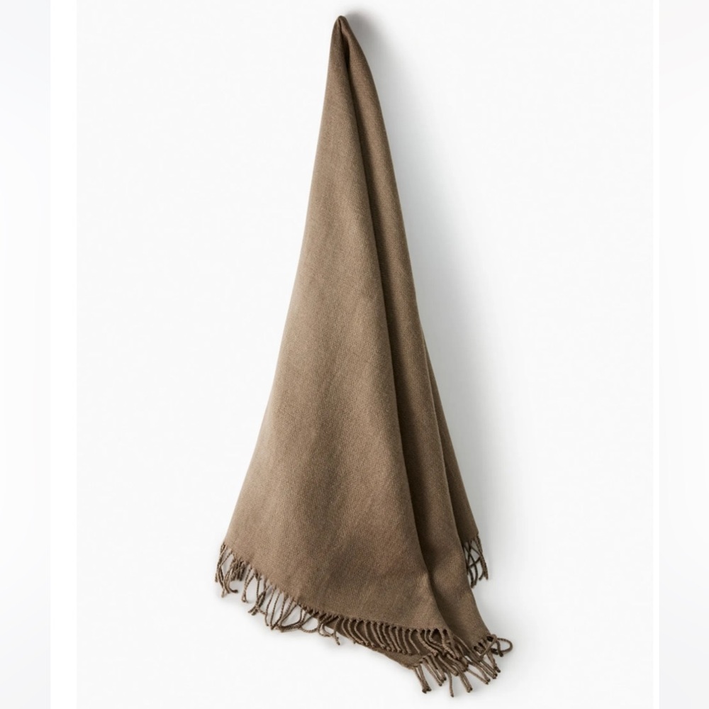 Aritzia Gold Camel COCO SCARF - Sunday Best